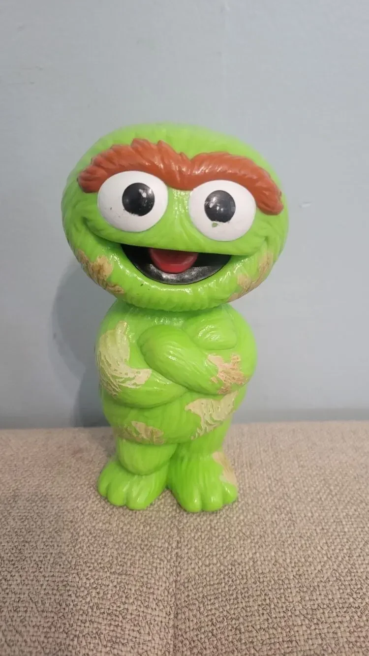 1999 Tyco 6” Oscar The Grouch Plastic Figure
